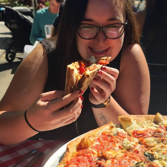 Meet your Posher, Kaitlyn - Picture 3 of 4